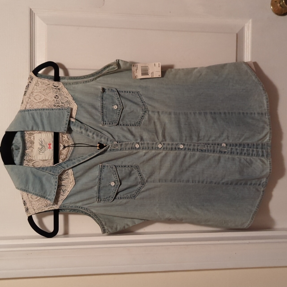 New with tags. Buffalo sleeveless button down top